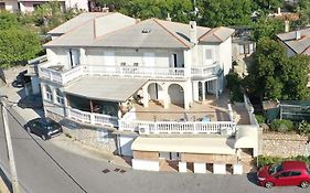 Apartments&room Suza